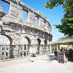 Zahida Lounge * Pula