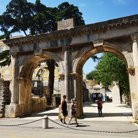 Zahida Lounge Apartman Póla