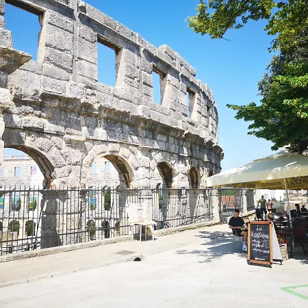Zahida Lounge * Pula