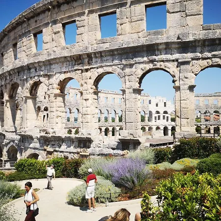 Zahida Lounge Apartman Póla