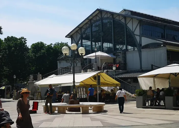 Апартаменти Zahida Lounge