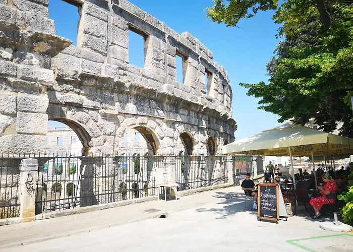 Zahida Lounge * Pula